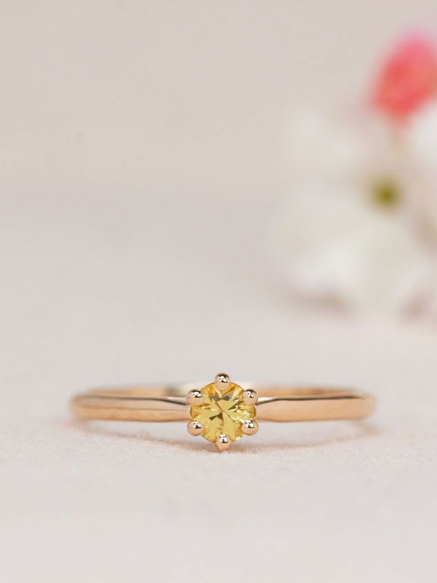 Bijou en saphir jaune