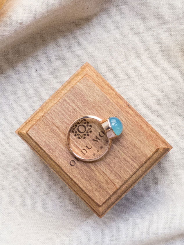 Bijou en calcédoine bleue