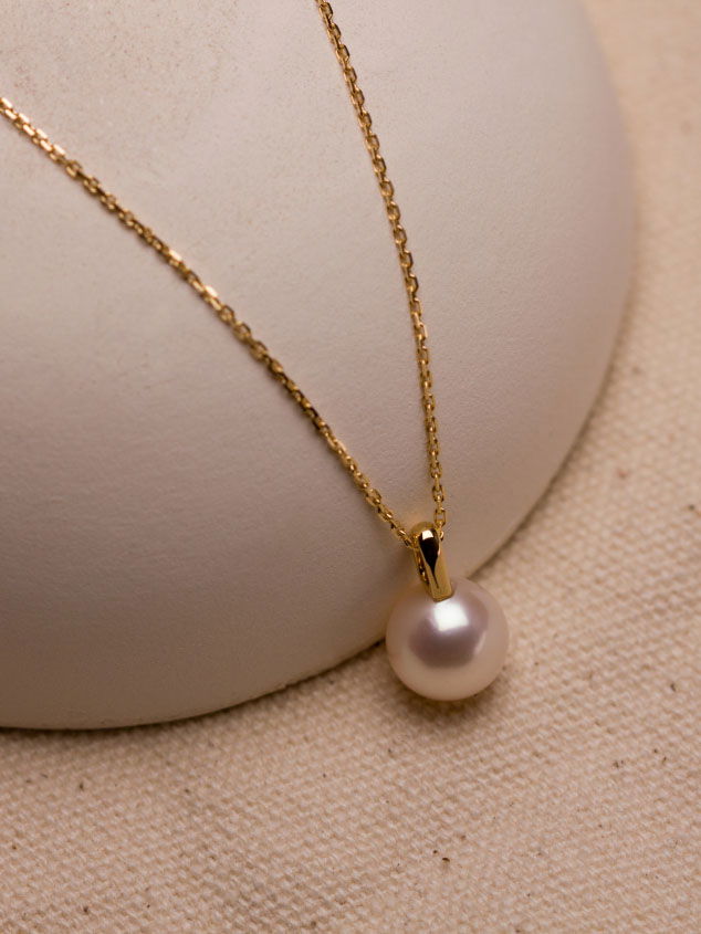 Bijou en perle blanche