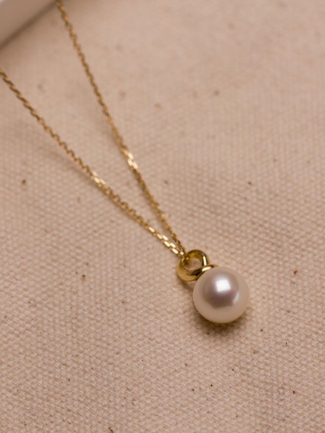 Bijou en perle blanche