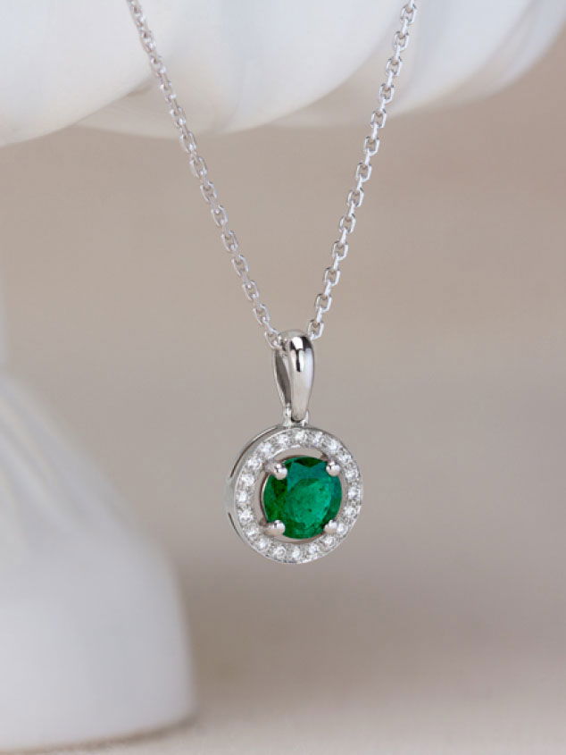 Collier en émeraude