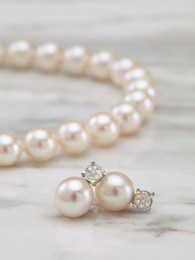 Bijou en perle blanche