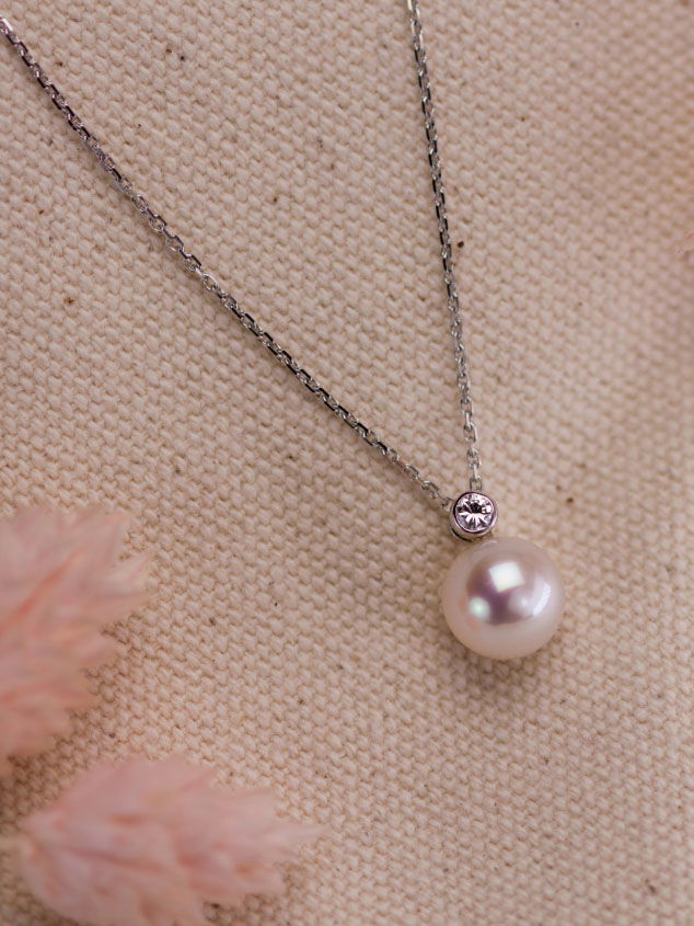 Bijou en perle blanche