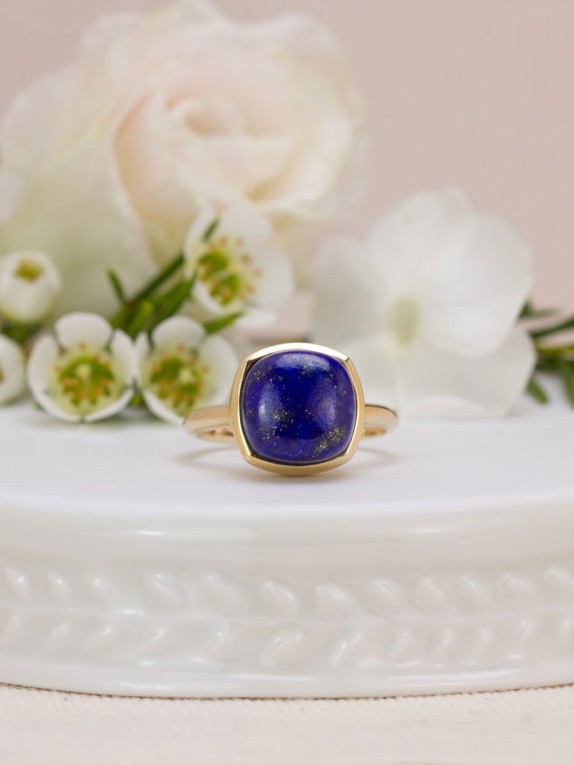 Bijou en lapis-lazuli