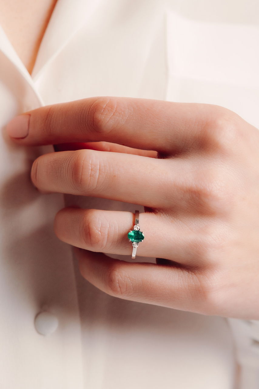 Solitaire Élisabeth Émeraude 7 x 5 mm