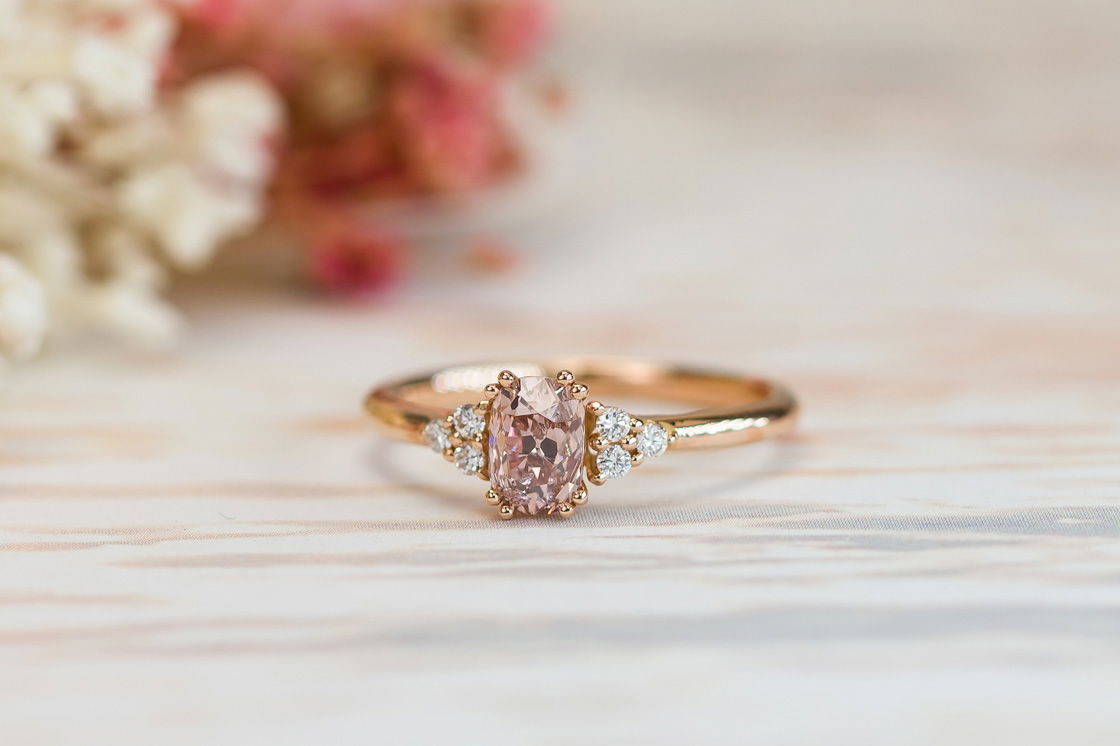 Solitaire Diamant Rose accompagné