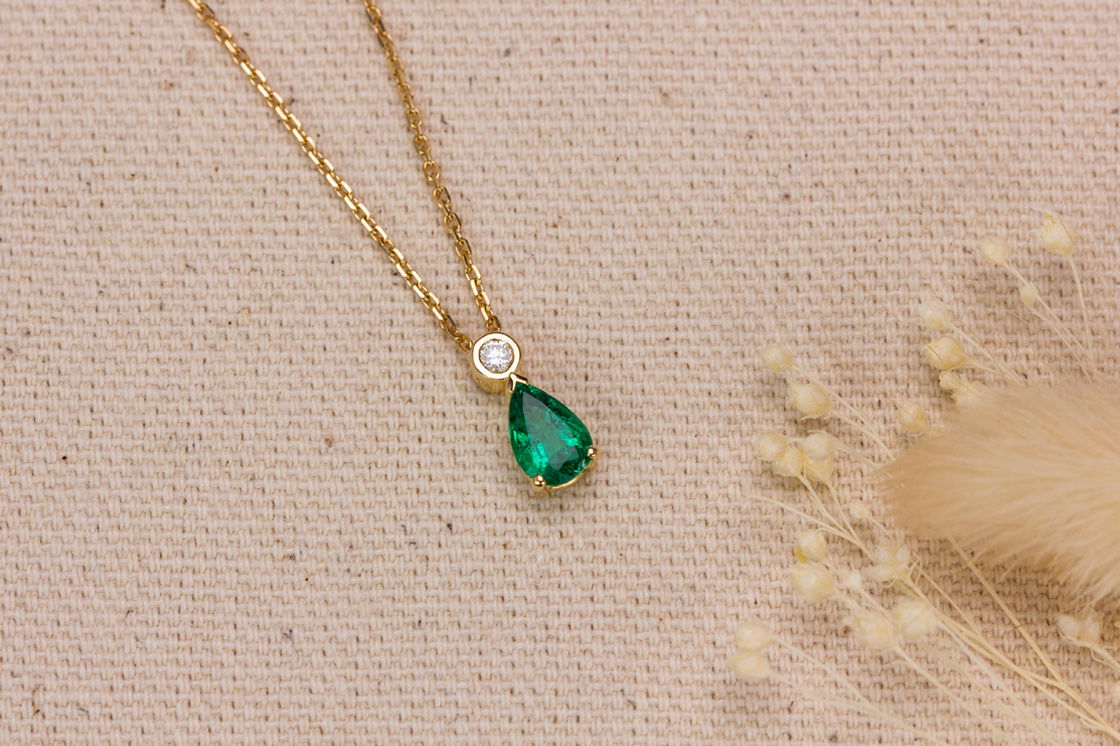 Pendentif émeraude goutte