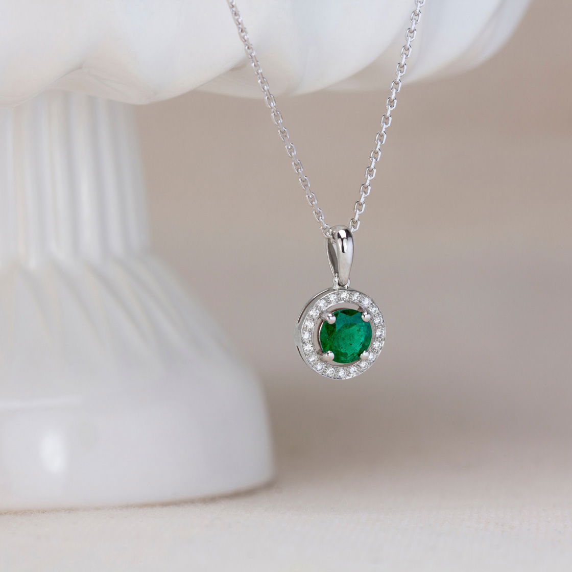 Pendentif Halo Émeraude